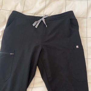 Women’s figs scrub bottoms
